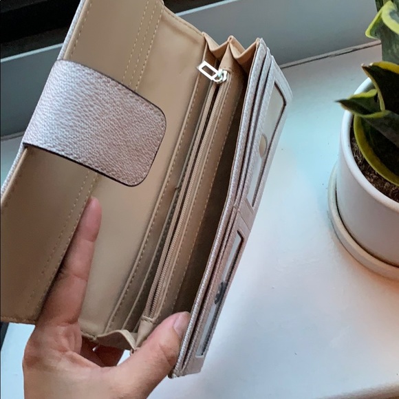 Pink GUESS wallet - Picture 5 of 5